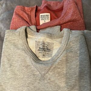 Lot of 2 men’s small crewneck sweatshirts.